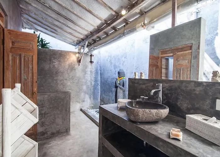 Joglo Oberoi Beautiful 4br Prime Location