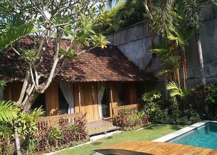 Villa Joglo Oberoi Beautiful 4br Prime Location Seminyak