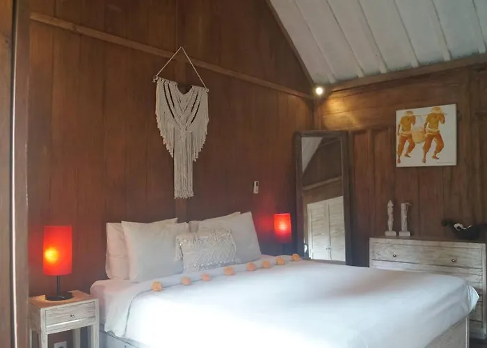 Villa Joglo Oberoi Beautiful 4br Prime Location Seminyak